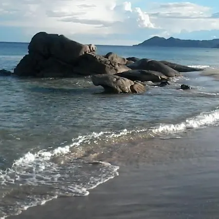 Sea And Relax In An Artist House