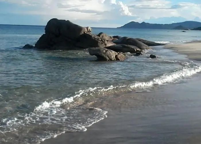 Sea And Relax In An Artist House